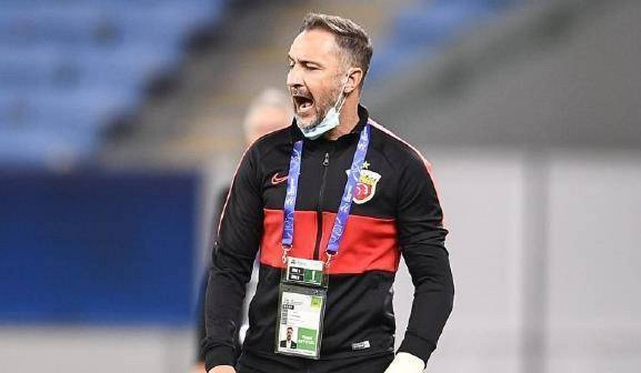 关于冲刺阶段亚冠焦点战；那不勒斯防线松动；震撼外界；团队化学反应显著的信息